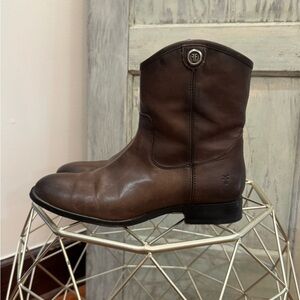 FRYE Womens Melissa Button Short 2 Ankle Boots